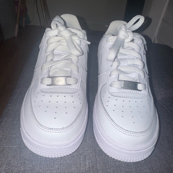 Nike Kids White Sneakers - Picture 1 of 4